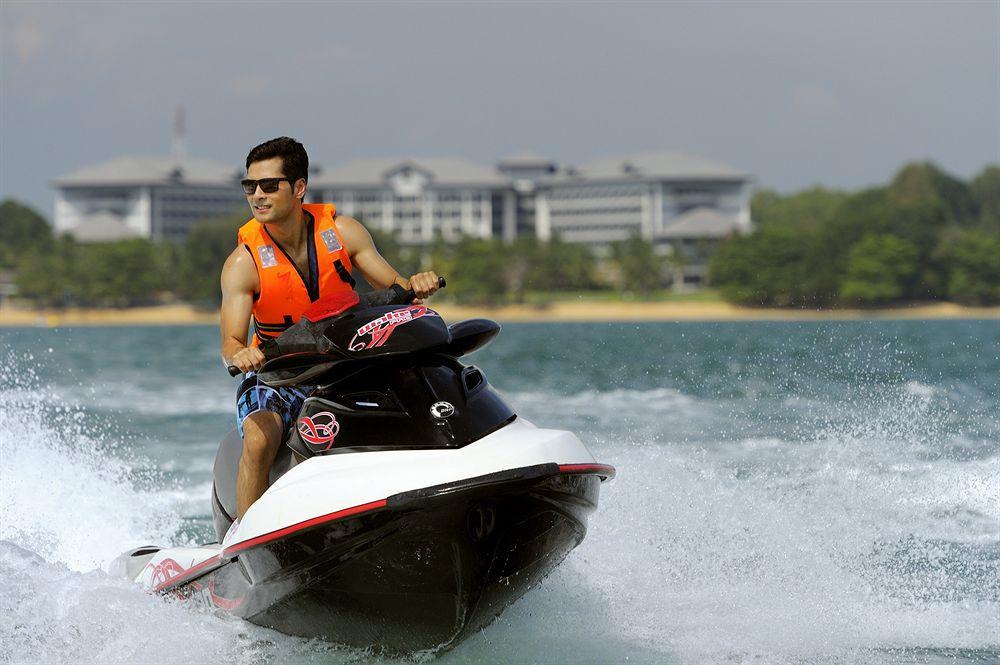 Thistle Port Dickson Resort מראה חיצוני תמונה Jet skiing at East Coast Park, Singapore