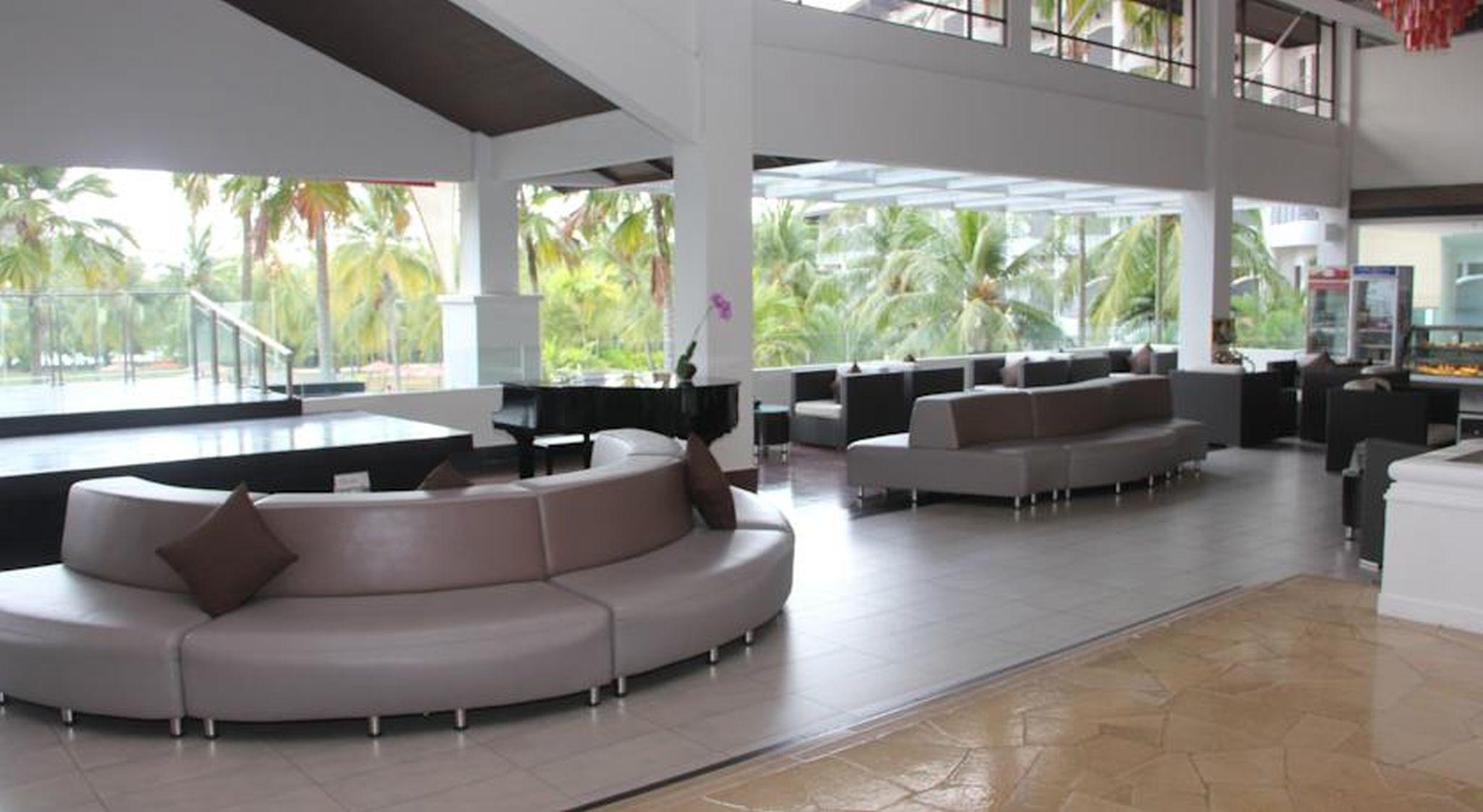 Thistle Port Dickson Resort מראה חיצוני תמונה The lobby of the hotel
