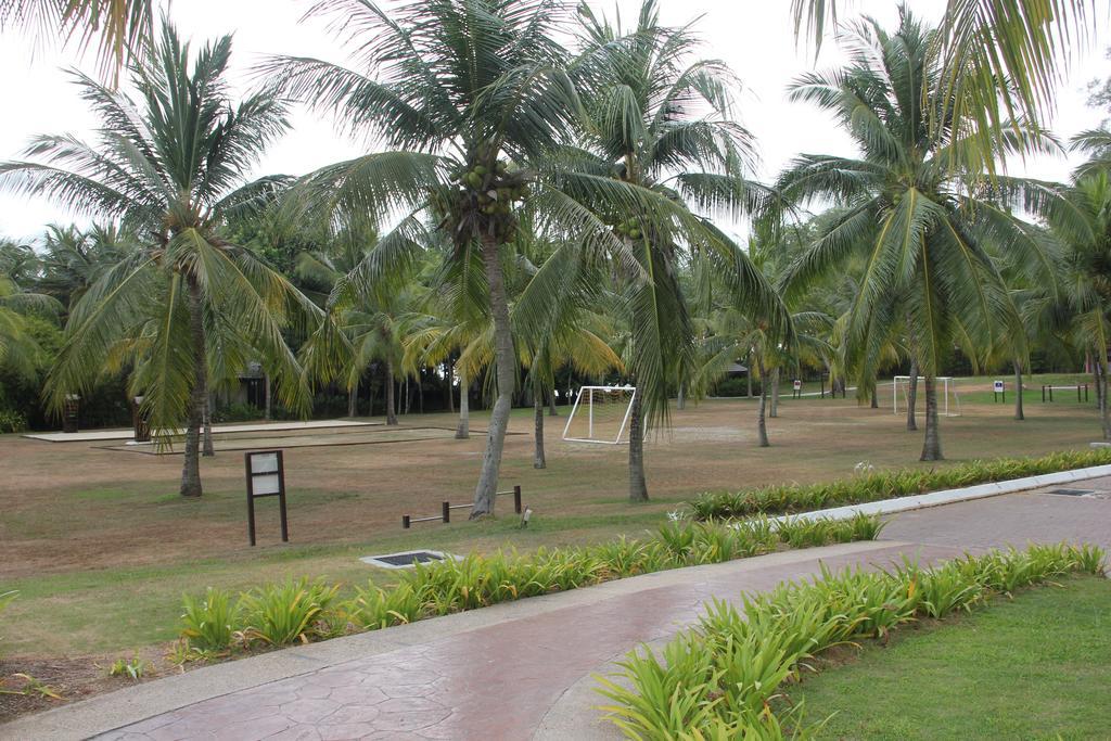 Thistle Port Dickson Resort מראה חיצוני תמונה The football field at the resort